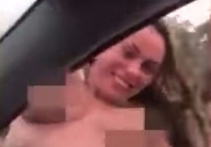 [VIDEO] Mujer falleció luego de hacer un topless en la ventana de un auto