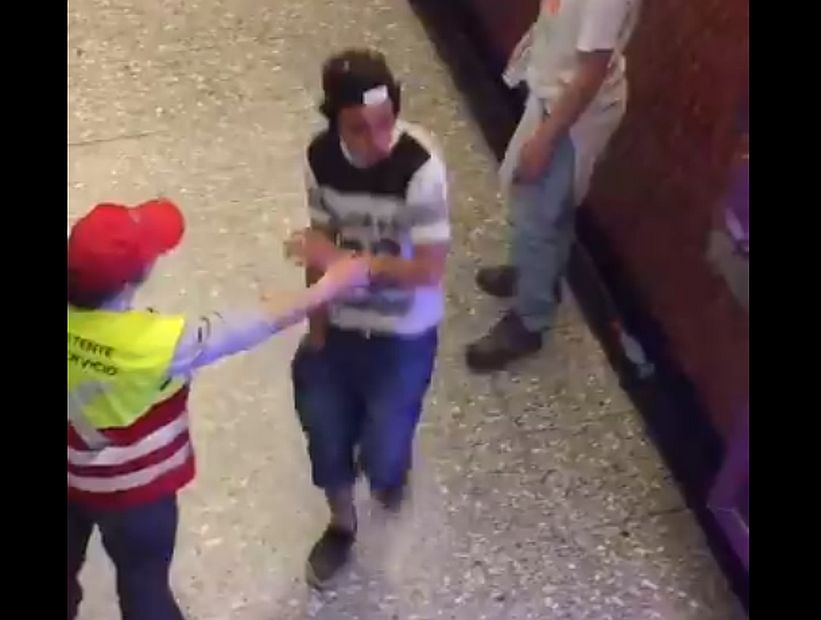 Brutal pelea de hinchas de Colo Colo en el metro: habría una mujer de Wanderers herida