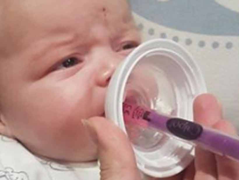 Truco para darle remedios a los bebés se volvió viral