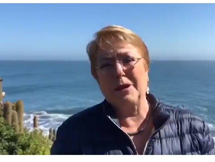 Bachelet firmó proyecto de ley para prohibir el uso de bolsas plásticas en ciudades costeras Bachelet firmó proyecto de ley para prohibir el uso de bolsas plásticas en ciudades costeras
