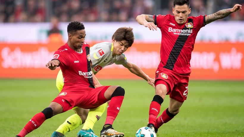 Charles Aránguiz jugó todo el partido en el triunfo del Leverkusen sobre Colonia