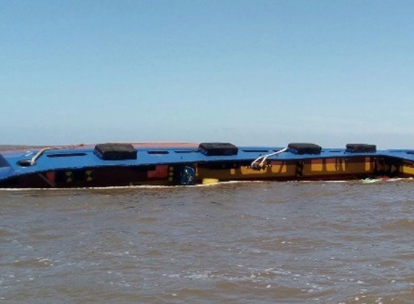 Un barco se hundió en Uruguay y la Armada rescató a 10 tripulantes