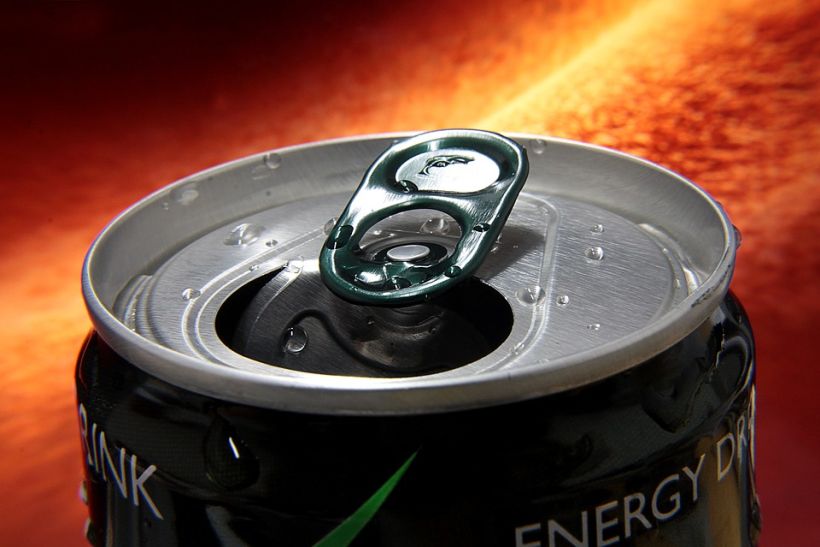 Sernac denunciará a cinco marcas de bebidas energéticas que no cumplen con ley de etiquetado