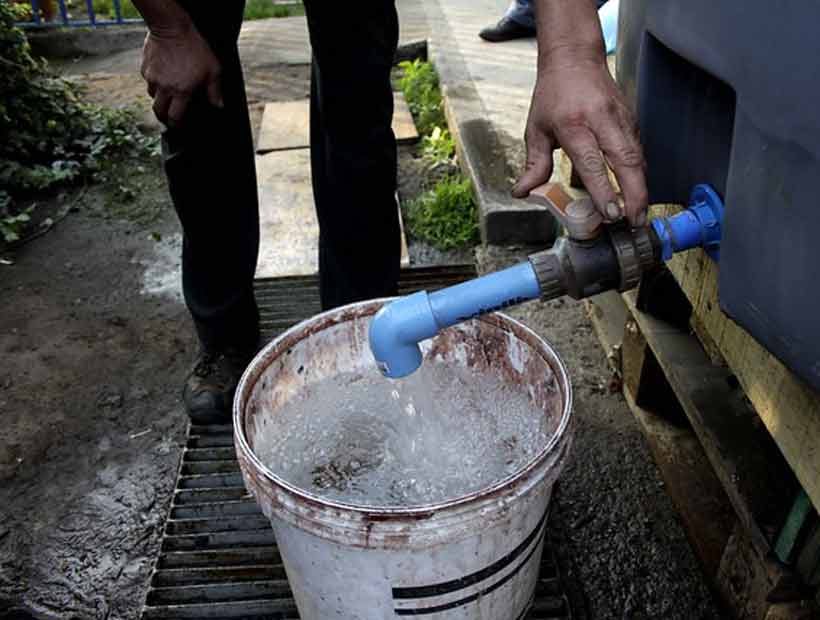 Corte de agua afectará a tres comunas de Santiago mañana martes