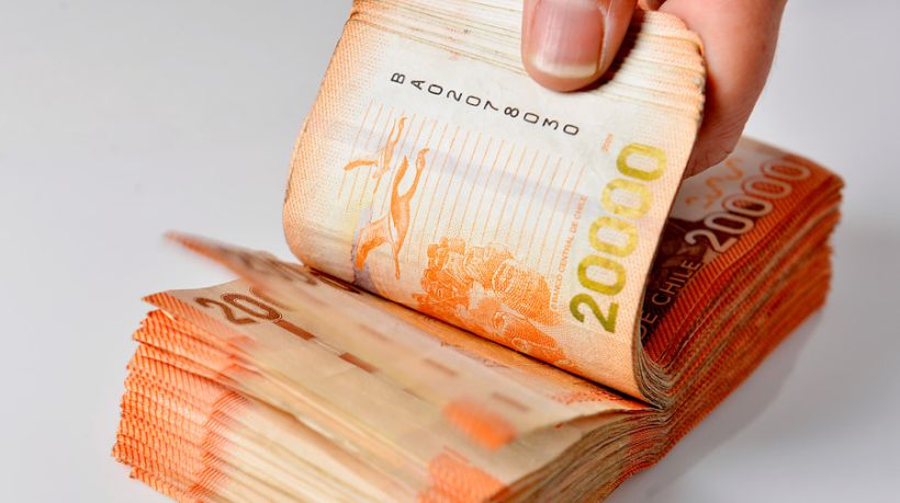 El 43% de los chilenos ahorra casi $60 mil mensuales en promedio