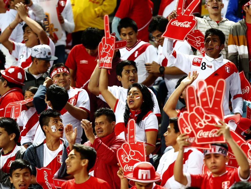 Los hinchas peruanos marcharán a favor de Paolo Guerrero el mismo día del repechaje