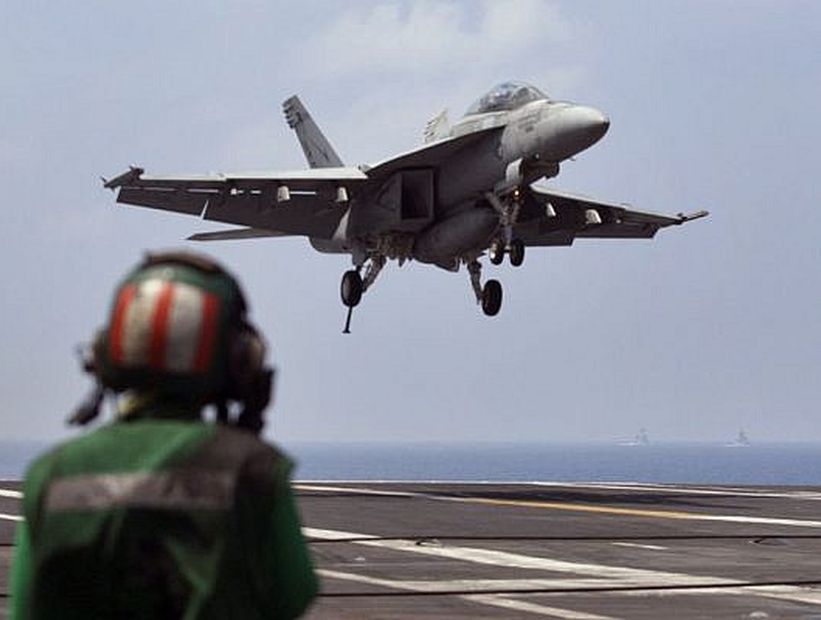 Armada de EEUU se disculpó por piloto que dibujó un pene en el cielo