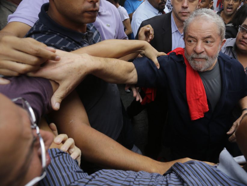 Lula da Silva dijo que aún puede ayudar a los pobres y que está listo para volver al poder