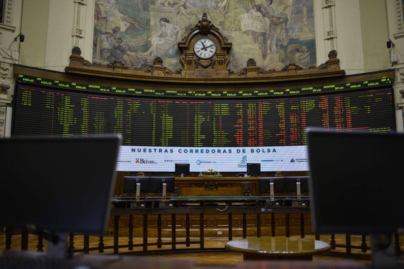 Bolsa de Santiago se desplomó 5,86 % tras elecciones presidenciales