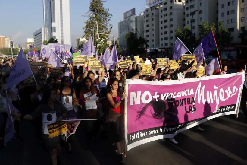 Realizaron una nueva marcha contra la violencia hacia las mujeres en la Alameda