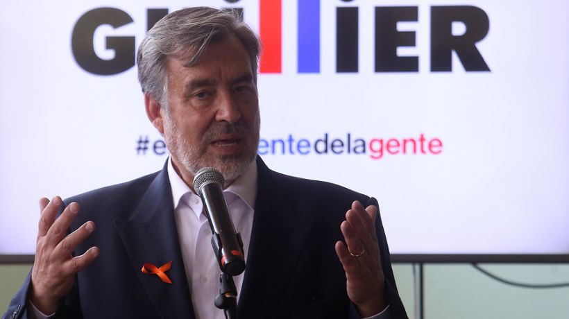 Jefe programático de Alejandro Guillier descartó poner fin a las AFP en caso de ser electo el candidato