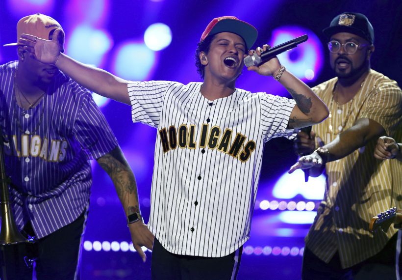 [VIDEO] Bruno Mars se presentó en el Estadio Nacional y le cantó a sus 