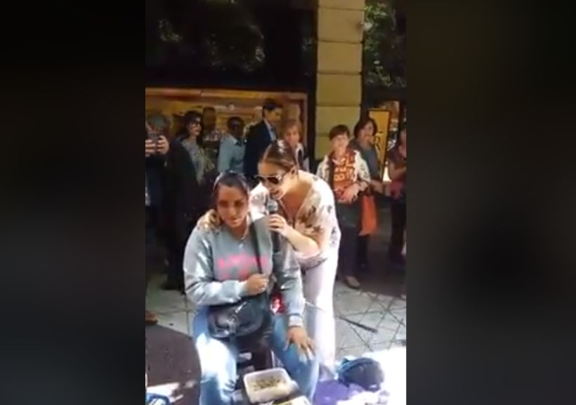 [VIDEO] Myriam Hernández sorprendió a persona ciega que entonaba sus canciones en Paseo Ahumada