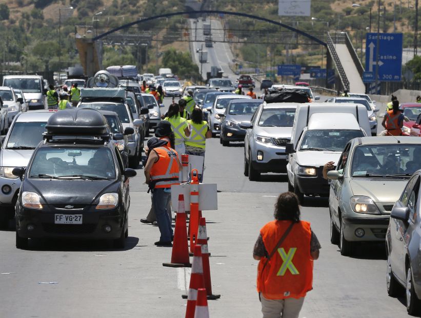 Cerca de 130 mil vehículos retornarán a Santiago tras el fin de semana largo