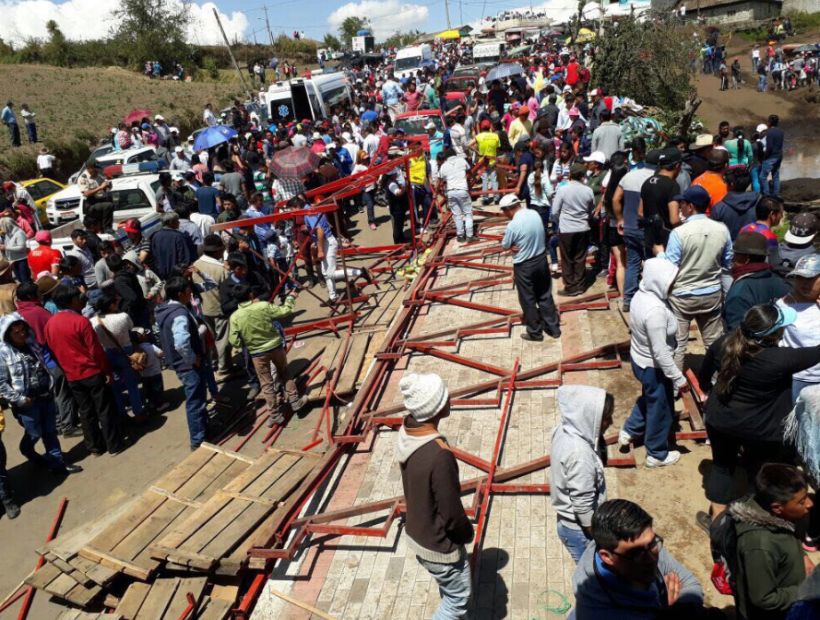 Ecuador: tres muertos tras colapsar una grada en pista para carreras de autos 4x4