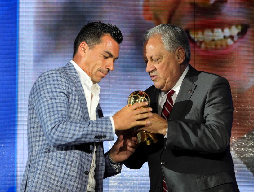Esteban Paredes fue elegido como el mejor jugador de 2017 en la Gala del Fútbol de la ANFP