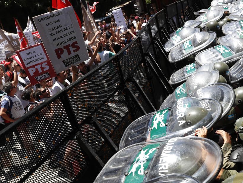 Congreso argentino suspendió sesión sobre reforma jubilatoria por disturbios
