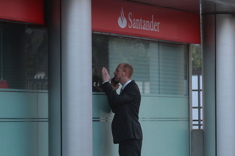 Banco Santander abrirá sus oficinas hasta las 18:00