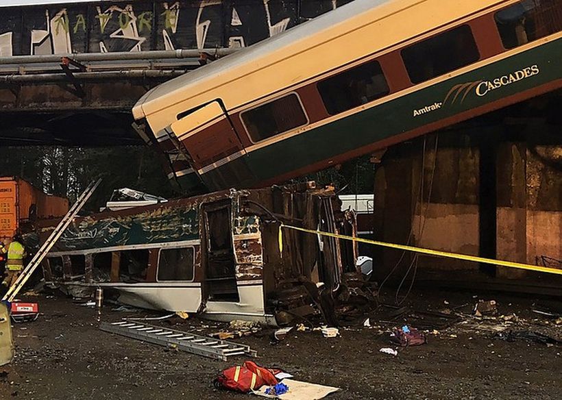 Tren se descarriló en Washington: múltiples heridos y víctimas fatales