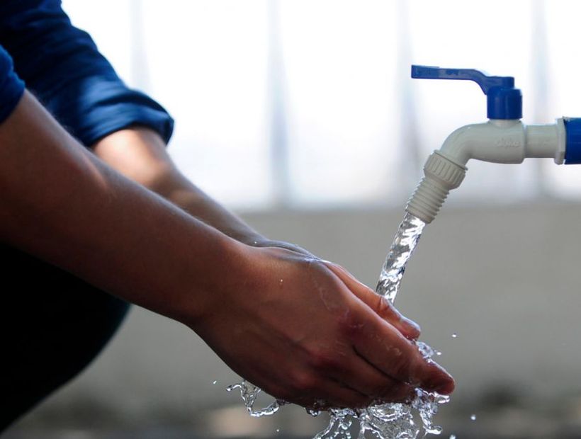 Superintendencia ordenó a empresas sanitarias prevenir cortes de agua durante las fiestas