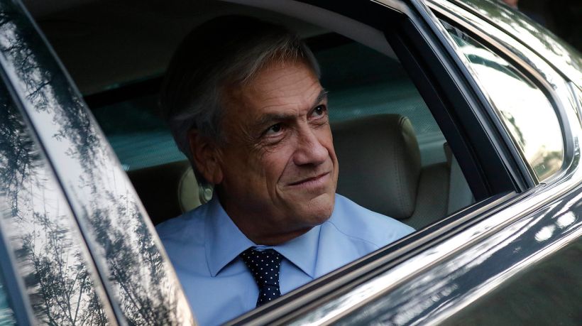 Piñera evalúa aplazar baja de impuesto: busca priorizar la reintegración del sistema
