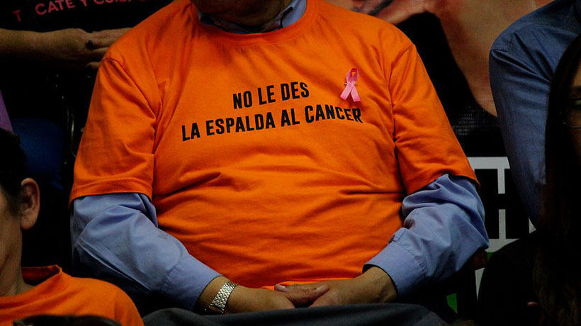 Isapres estiman que cada año se diagnostica a 52 mil personas con cáncer en Chile