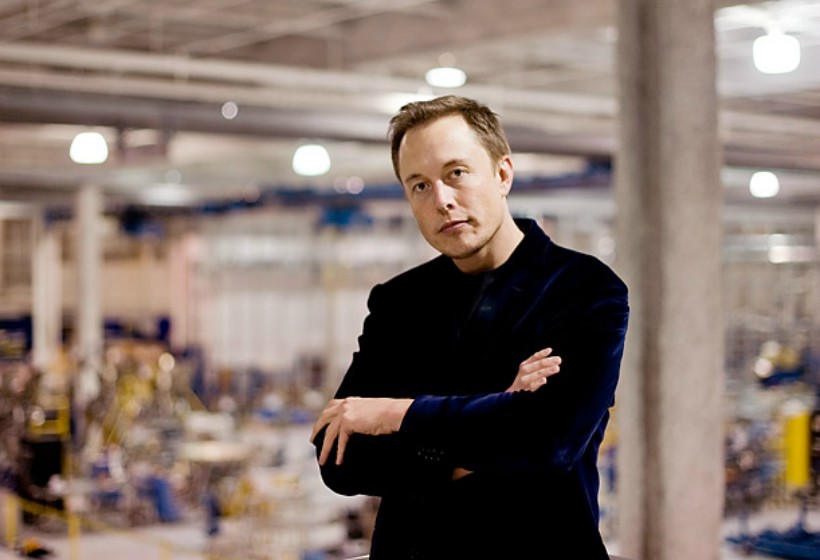Elon Musk multimillonario inventor de los vuelos Space X y el PayPal aterrizó en Santiago