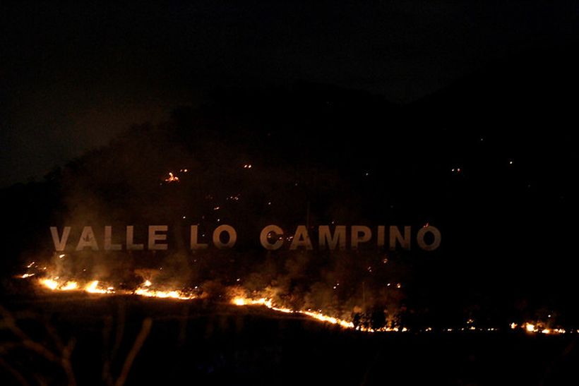 Incendio afectó cerro Renca tras espectáculos de fuegos artificiales