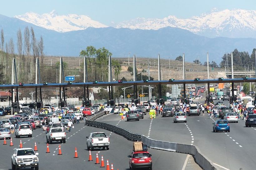 Estas son las medidas de contingencia para el masivo retorno de vehículos a Santiago