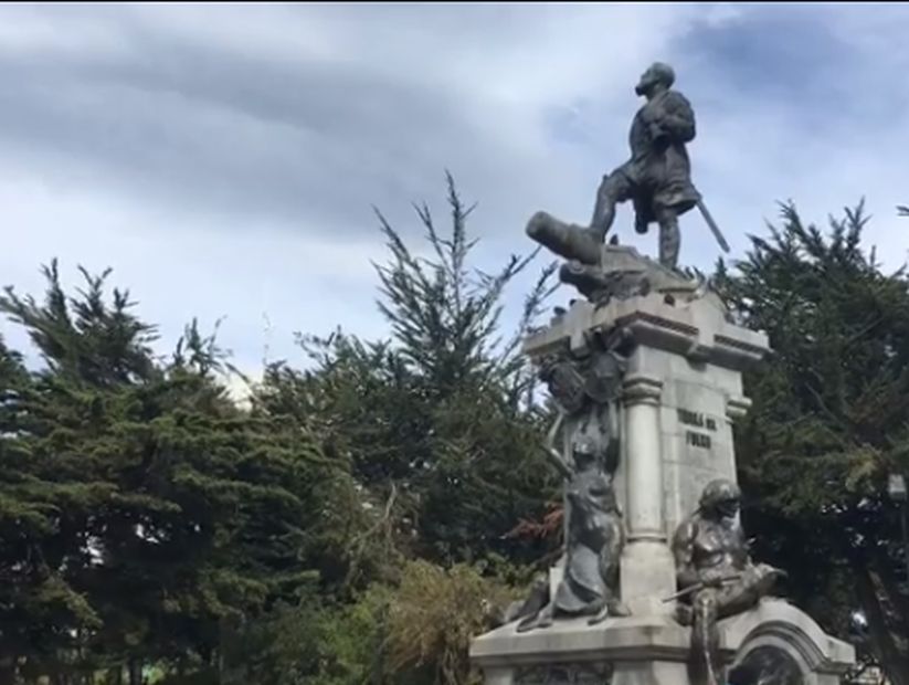Joven se cayó del monumento Hernando de Magallanes al intentar sacarse una selfie: está grave