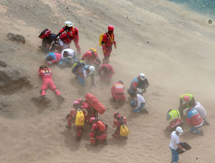 Caída de bus a un acantilado dejó al menos 25 muertos en Perú