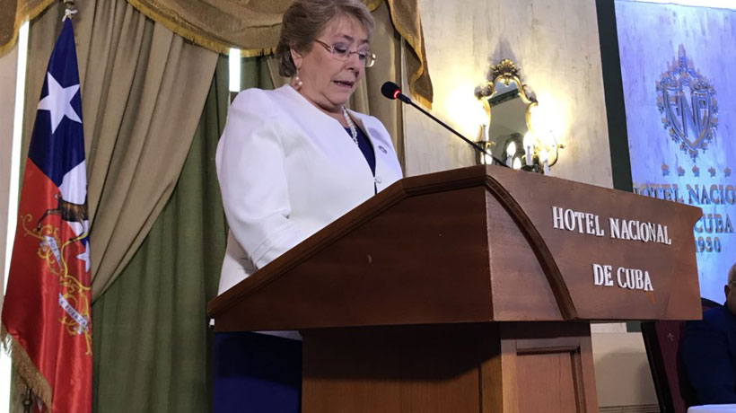 Bachelet dijo en Cuba que política exterior 