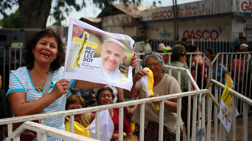 [FOTOS] Feligreses ya esperan al Papa Francisco en Pudahuel