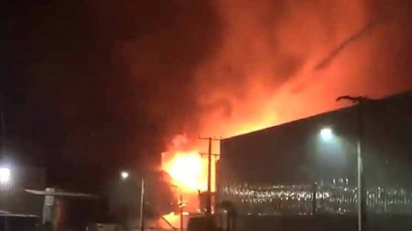 Incendio destruyó tres bodegas de Latam en Quilicura