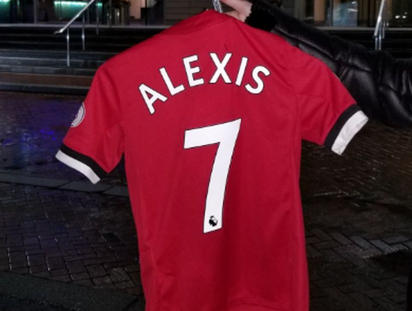 Se filtró la primera foto de Alexis Sánchez con la polera del Manchester United