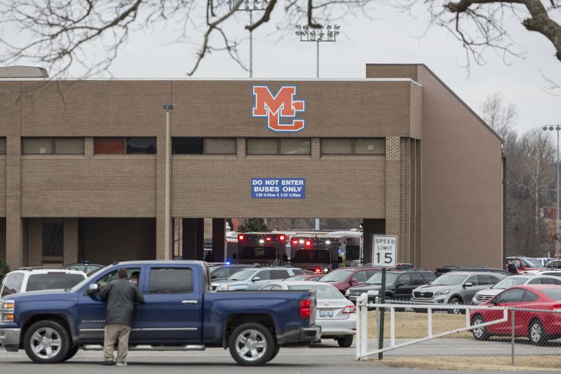 Alumno de 15 años mató a dos compañeros e hirió a varios más en escuela de Kentucky