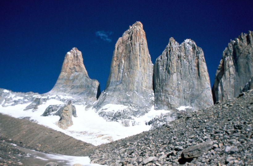 Cuatro suecos fueron expulsados del Parque Torres del Paine por encender cocinilla