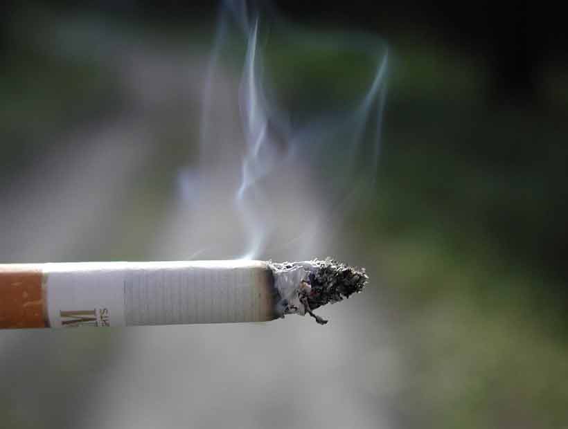 Fumar un cigarro al día implica la mitad de riesgo que fumar 20