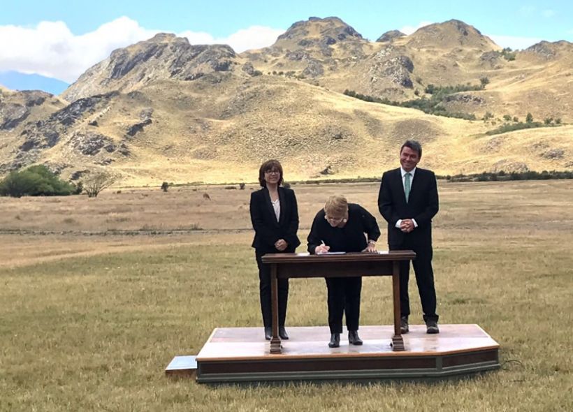 Bachelet firmó dos decretos que crean la Red de Parques Nacionales de la Patagonia