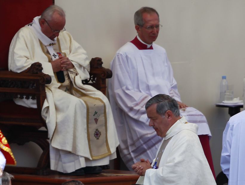 El Papa enviará a obispo experto en delitos a escuchar acusaciones contra Juan Barros
