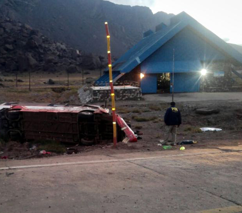 PDI: la causa de la tragedia de Mendoza sería una mala maniobra del bus chileno