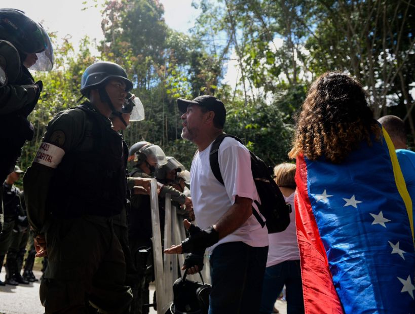 Protestan en Caracas contra la crisis y el adelanto de los comicios presidenciales