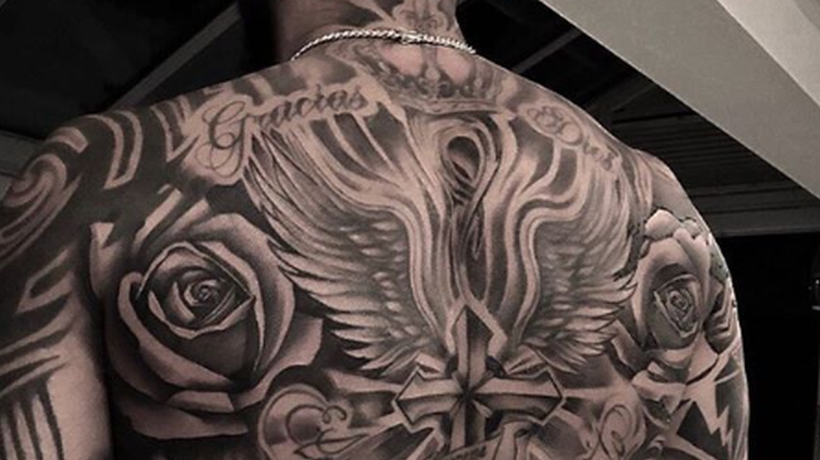 Arturo Vidal mostró su espalda completamente tatuada