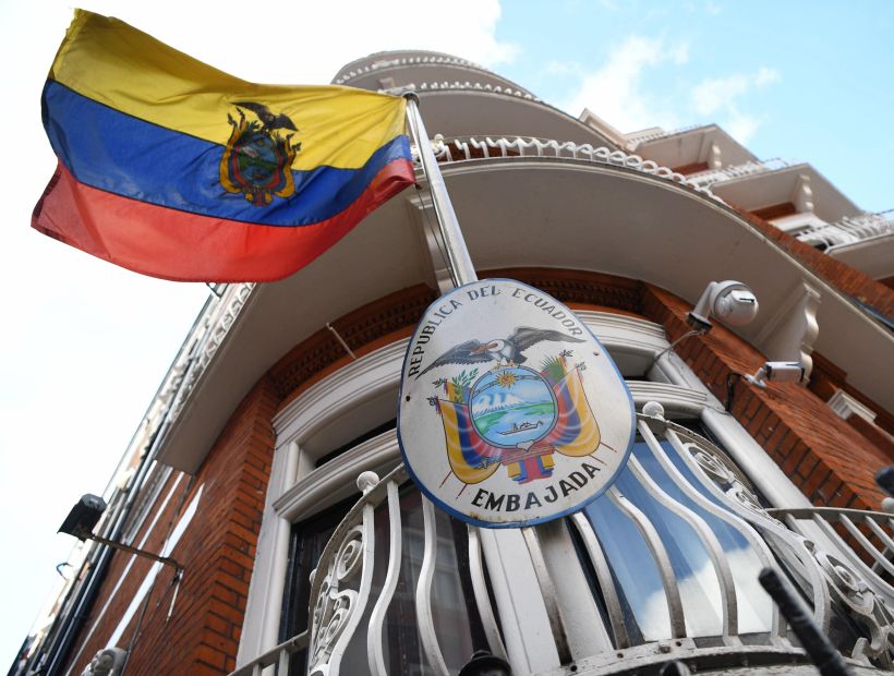 Ecuador anunció que seguirá protegiendo a Assange
