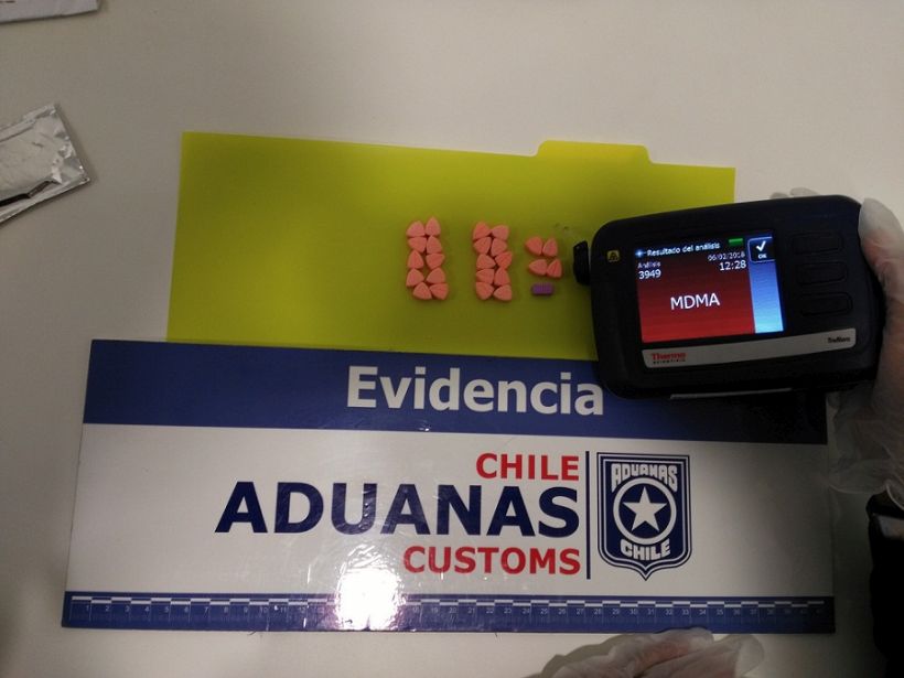 Aduanas detectó tres envíos postales en el aeropuerto de Santiago que venían con droga sintética