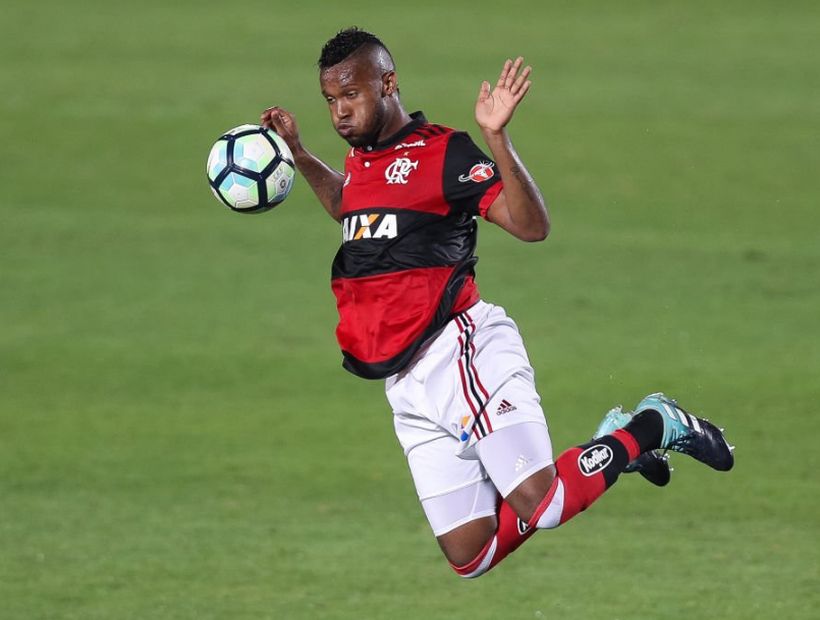 Rafael Vaz se despidió de sus compañeros en Flamengo y el lunes firmaría en la U