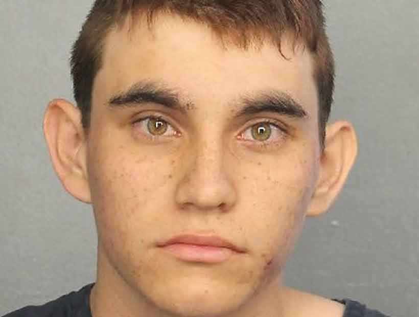 Acusaron de 17 asesinatos con premeditación a joven que atacó escuela en Florida