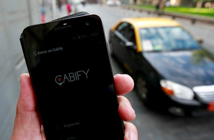 Cabify habilita el pago en efectivo y refuerza la seguridad