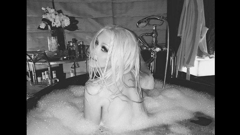Christina Aguilera revolucionó las redes sociales con desnudo en la bañera