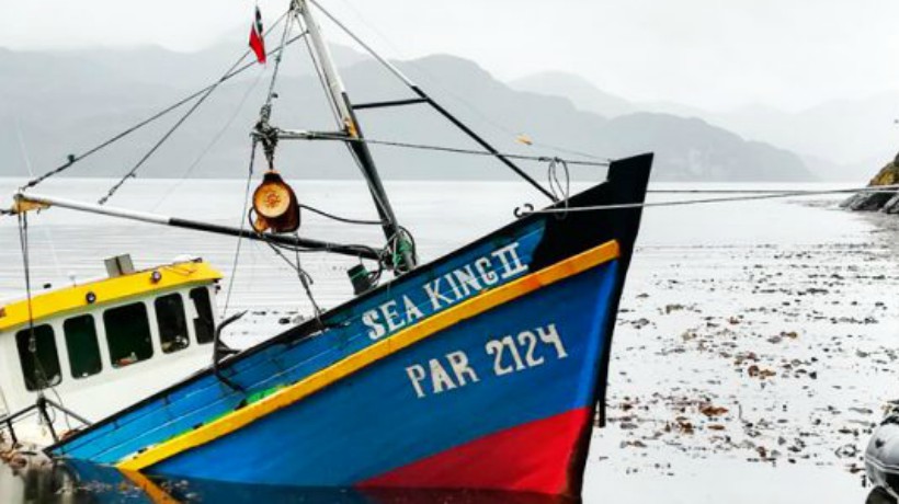 Pescadores fueron salvados antes de que su lancha se hundiera en el Estrecho de Magallanes